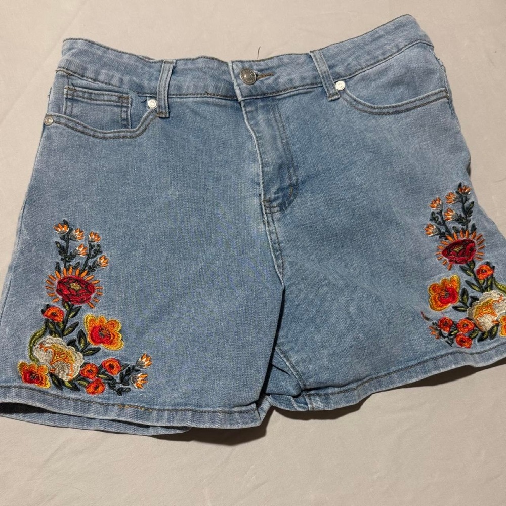 Classic Concepts Denim Blue Shorts Embroidered Floral Women Large YWD1076M-SC28B